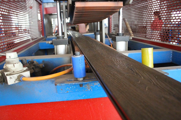 MEXYTech Fator ambiental y avanzada L&iacute;nea de producci&oacute;n de WPC